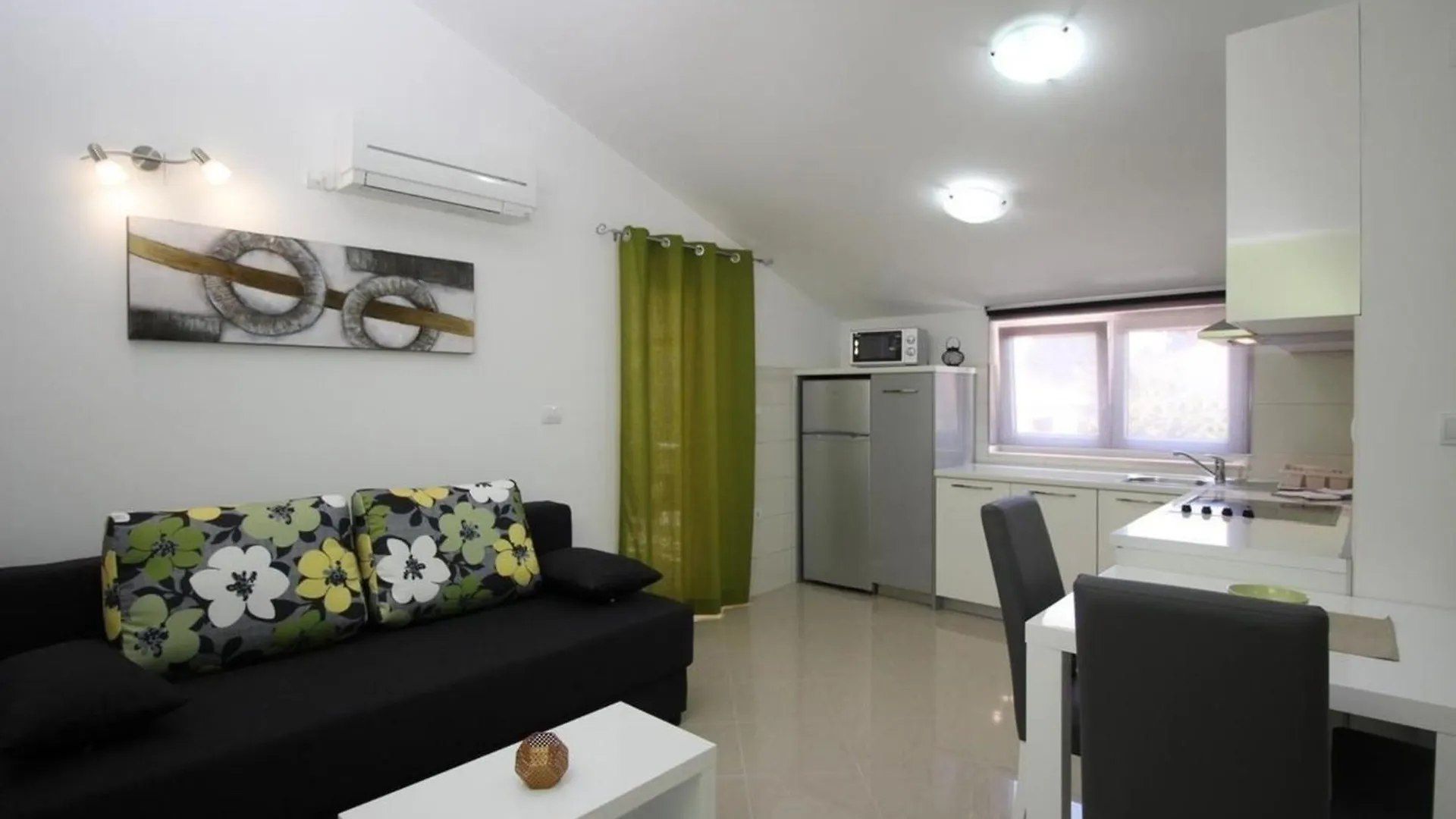 Nette Ferienwohnung In Baska Mit Eigenem Balkon Apartment