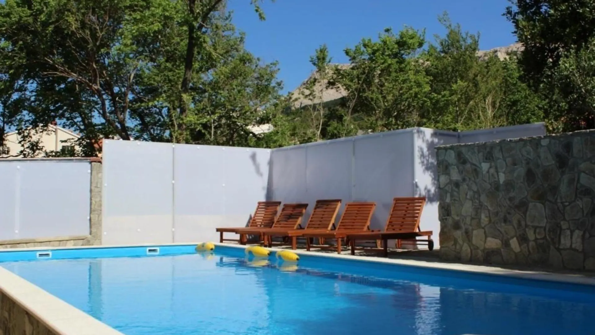 Nette Ferienwohnung In Baska Mit Eigenem Balkon